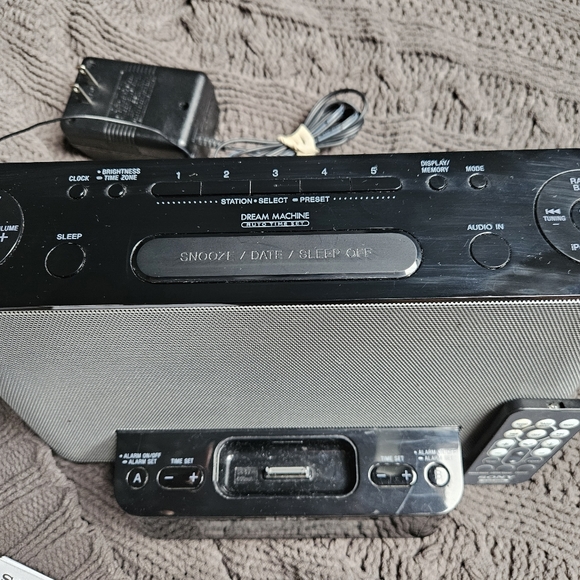 SONY FM/AM Clock Radio Dream Machine ICF-CS10iP fully functional w/ dock station - Picture 4 of 4